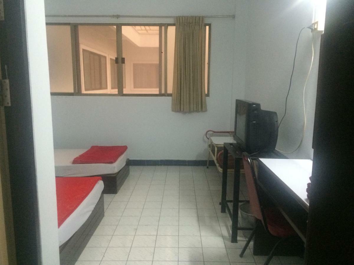 Thairungruang Hotel Surat Thani Bagian luar foto
