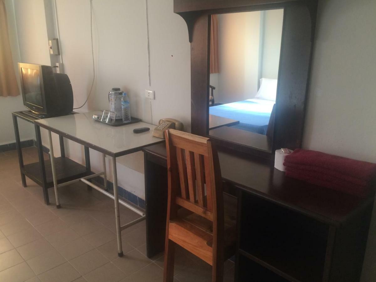 Thairungruang Hotel Surat Thani Bagian luar foto