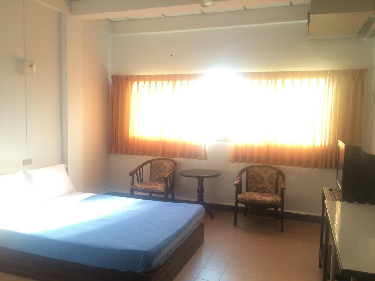 Thairungruang Hotel Surat Thani Bagian luar foto