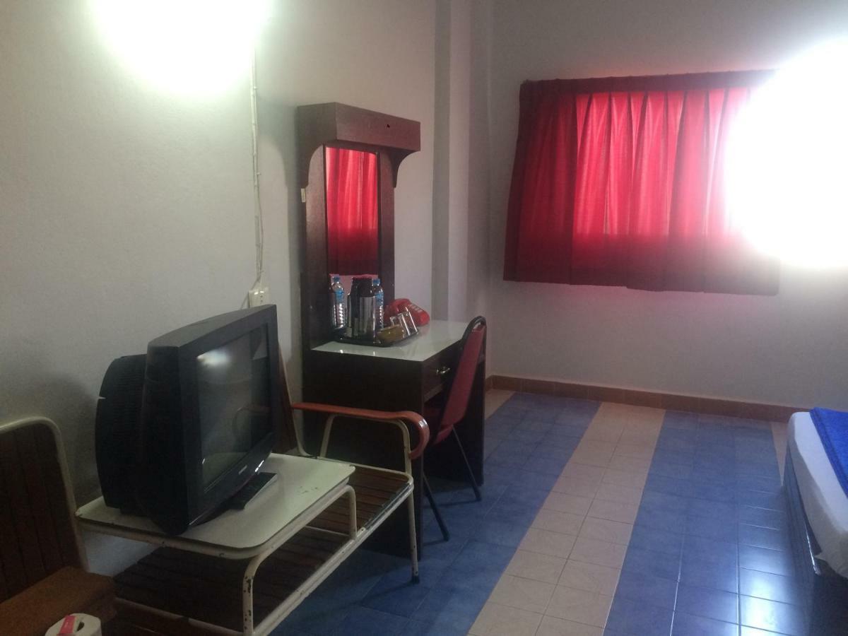 Thairungruang Hotel Surat Thani Bagian luar foto