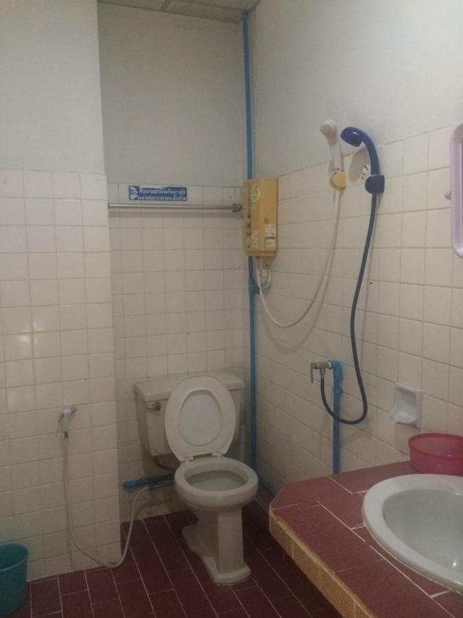 Thairungruang Hotel Surat Thani Bagian luar foto