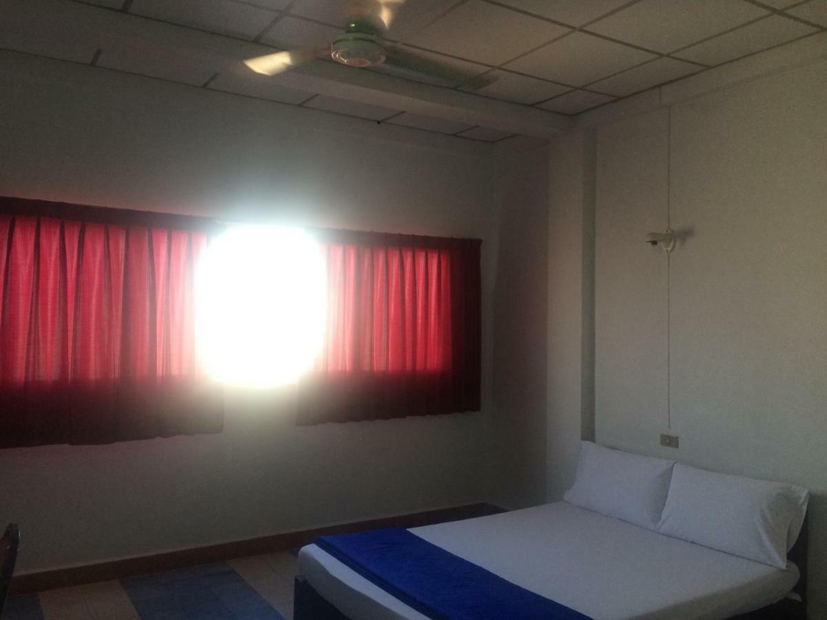 Thairungruang Hotel Surat Thani Bagian luar foto