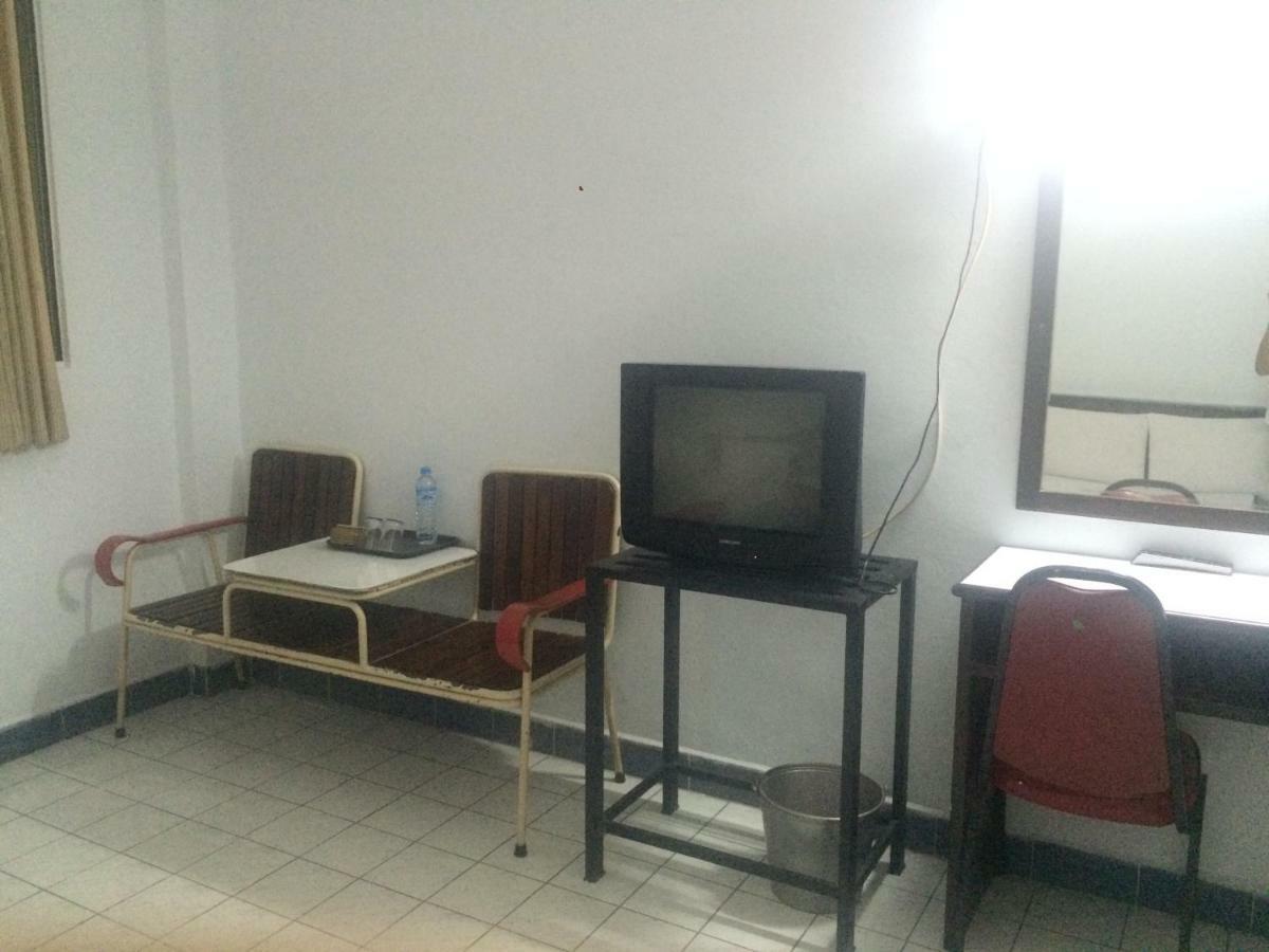 Thairungruang Hotel Surat Thani Bagian luar foto