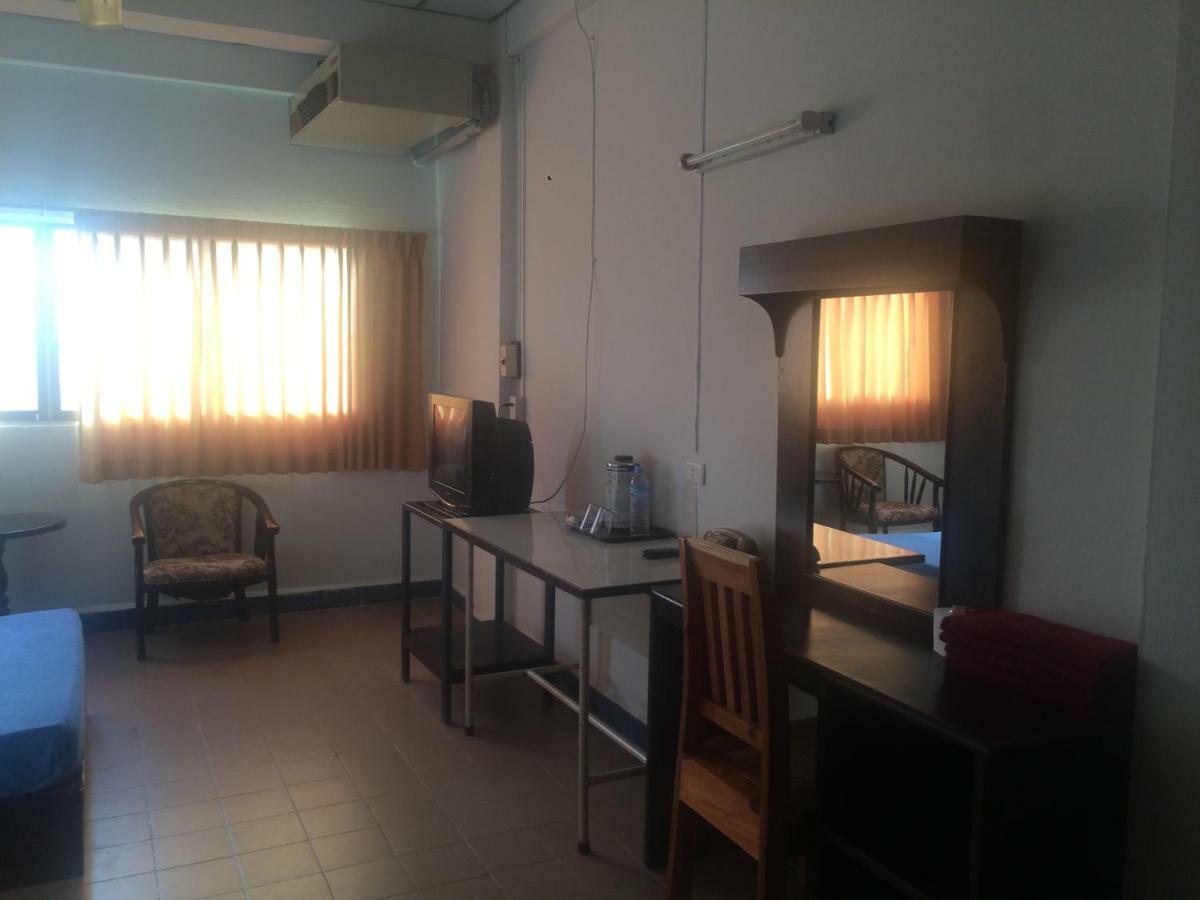 Thairungruang Hotel Surat Thani Bagian luar foto