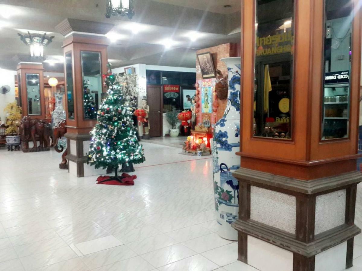 Thairungruang Hotel Surat Thani Bagian luar foto