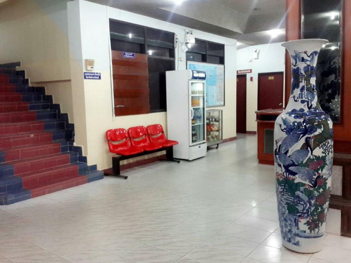 Thairungruang Hotel Surat Thani Bagian luar foto