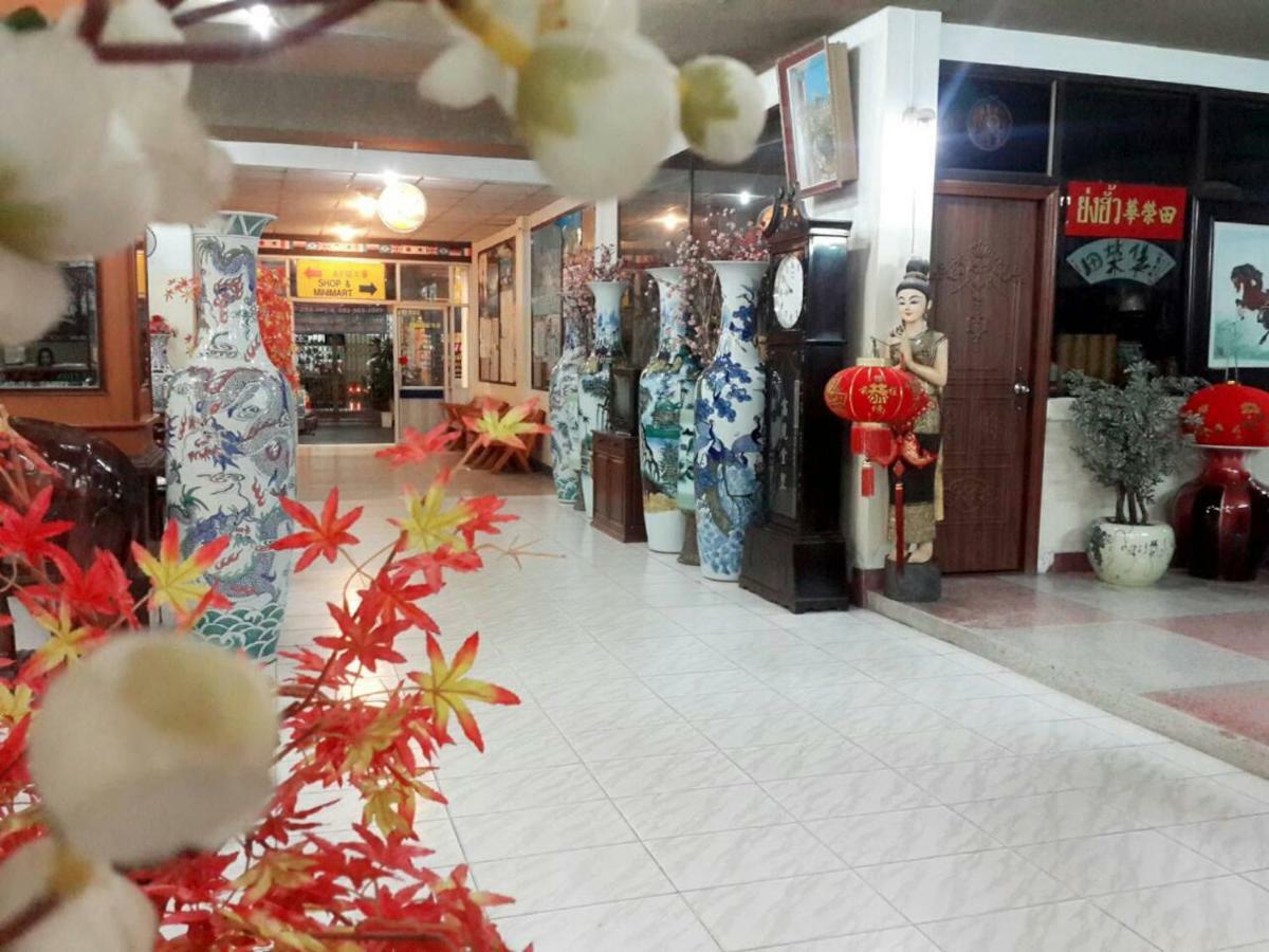 Thairungruang Hotel Surat Thani Bagian luar foto